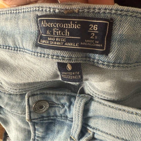 Abercrombie & Fitch Mid Rise Super Skinny‎ Ankle Jeans - Picture 3 of 4